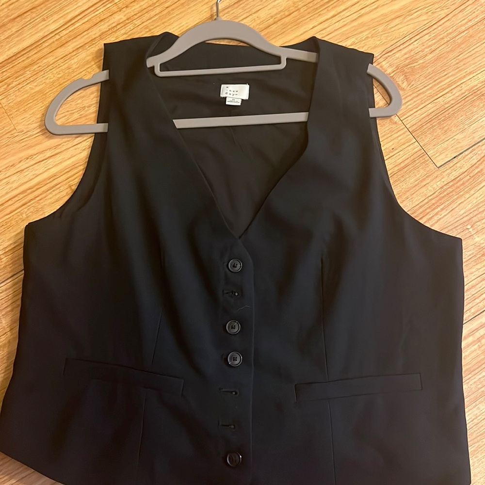 Black vest Medium